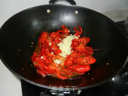 Make Spicy garlic lobster step 5