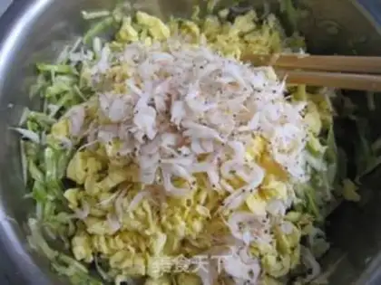 Make Pumpkin-side shrimp eggs steam step 1