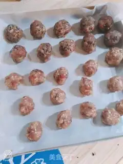 Make The clouds and legs step 3