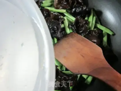 Make Squeeze the roses and make the beans step 2