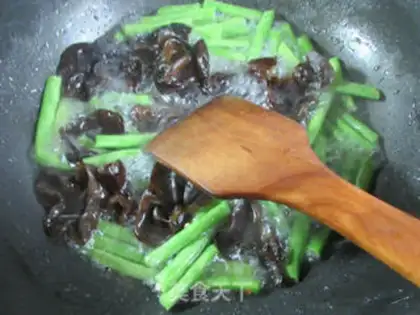 Make Squeeze the roses and make the beans step 3