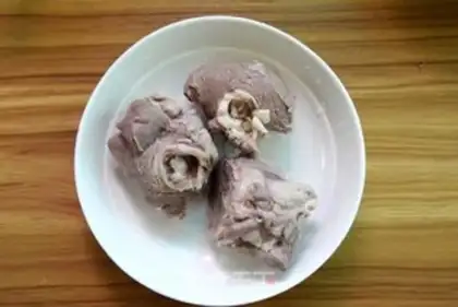 Make Liang ink fish bone soup step 2