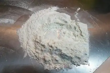 Make Eggs and moon cakes step 1