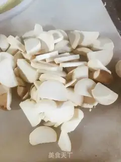 Make Eggs, chicken and mushroom soup step 1