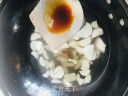 Make Eggs, chicken and mushroom soup step 2