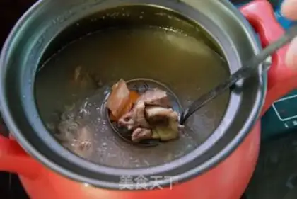 Make Liang ink fish bone soup step 7
