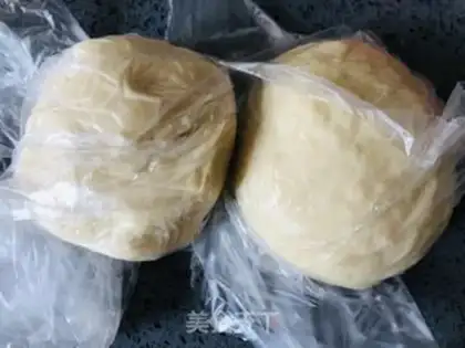 Make Plum-bread mooncake step 5