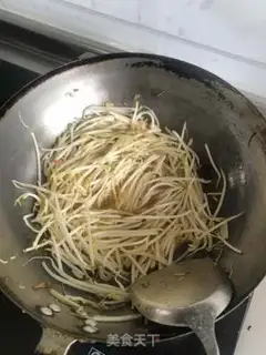Make A green bean sprouts fan step 2
