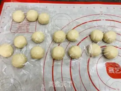 Make Plum-bread mooncake step 15