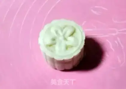 Make Sakima ice-cream mooncake step 14