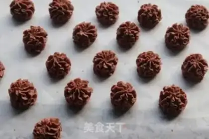 Make Little flower cookies step 4