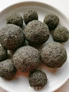 Make Homemade black sesame pie step 8