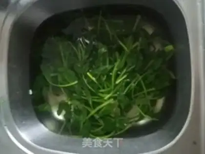 Make Scrambled spinach step 1