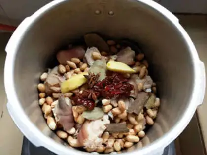 Make Peanut pig hoof step 4