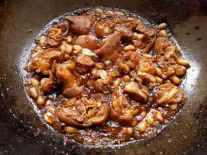 Make Peanut pig hoof step 7