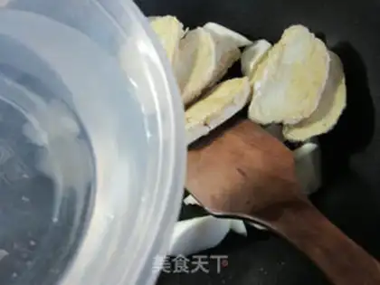 Make ♪ Burn the veggie chicken white ♪ step 6