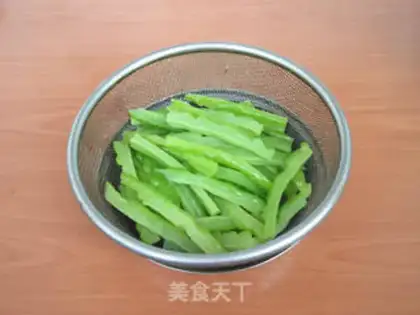 Make Spicy sauce and bitter melon step 7