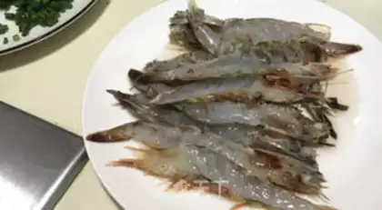 Make Pizza of tomato fish step 0