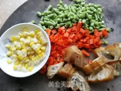 Make Shrimp greasy rice step 1