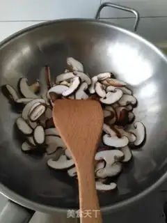Make Shrimp mushrooms are dry step 4