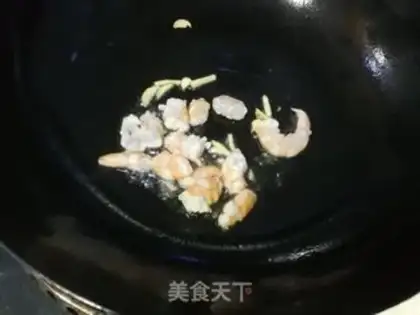 Make Shrimp greasy rice step 2