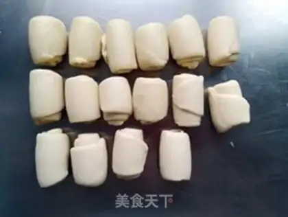 Make Squeeze meat mooncake step 11