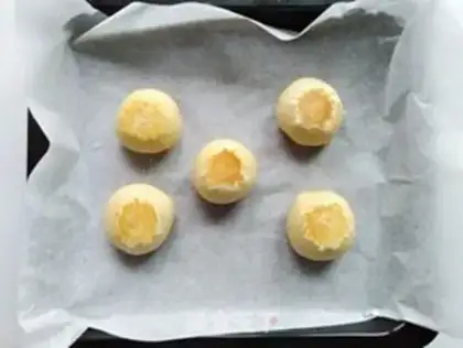 Make Squeeze meat mooncake step 14