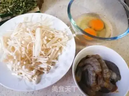 Make Golden mushroom shrimp fried eggs step 0