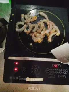 Make Golden mushroom shrimp fried eggs step 2