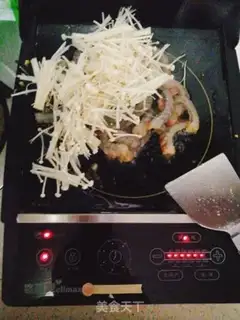 Make Golden mushroom shrimp fried eggs step 3