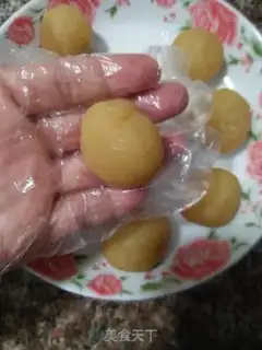 Make Green bean saloon mooncake step 8