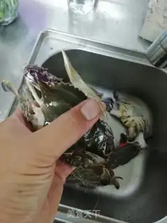 Make Crabs with sauce step 2