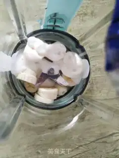Make Banana yogurt shake step 2