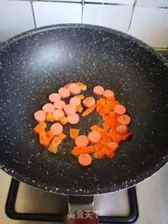 Make Gold ham carrot fried rice step 5