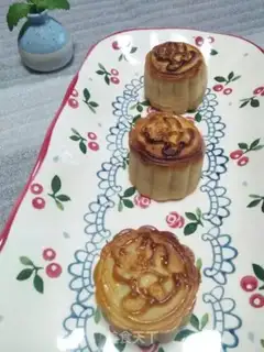 Make Green bean saloon mooncake step 18
