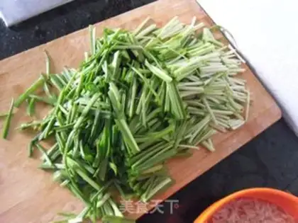 Make Shrimp hides and garlic step 1