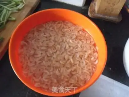 Make Shrimp hides and garlic step 2