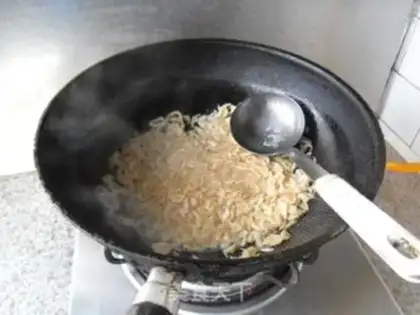 Make Shrimp hides and garlic step 4