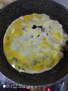 Make Tomato fried eggs step 2