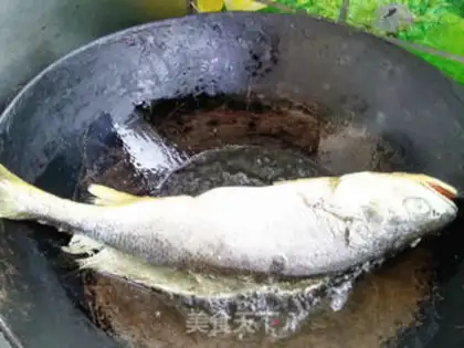 Make Home-cooked yellowfish step 5