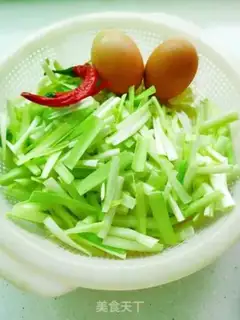 Make Yellow eggs step 1