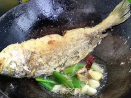 Make Home-cooked yellowfish step 6
