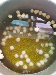Make Lotus green bean soup step 2
