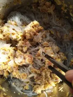 Make Pork sour gravy buns step 3