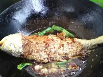 Make Home-cooked yellowfish step 7