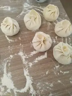 Make Pork sour gravy buns step 5