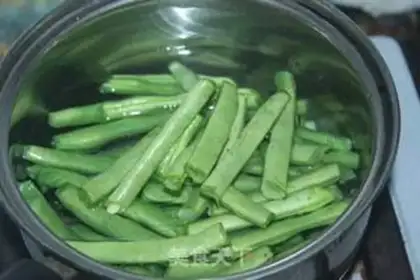 Make Sword bean fried meat step 1