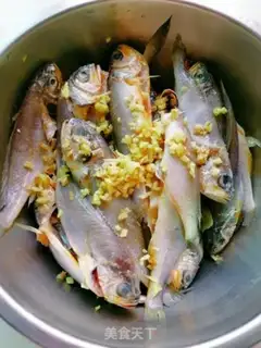 Make ♪ Fry the yellowfish ♪ step 1