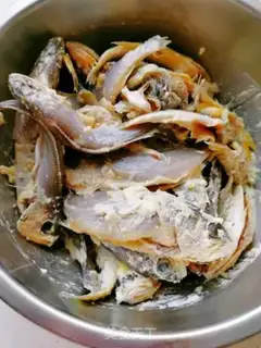 Make ♪ Fry the yellowfish ♪ step 2