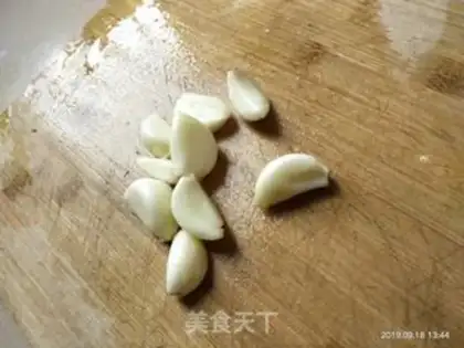 Make Hot oil for garlic and cheese step 1